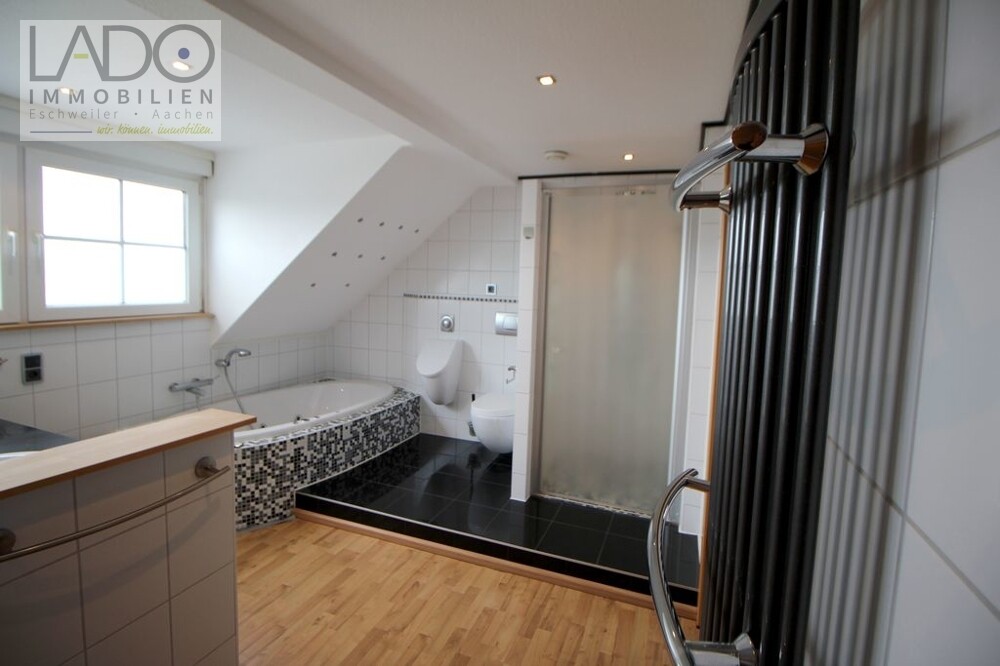 2.OG Badezimmer Bild 1