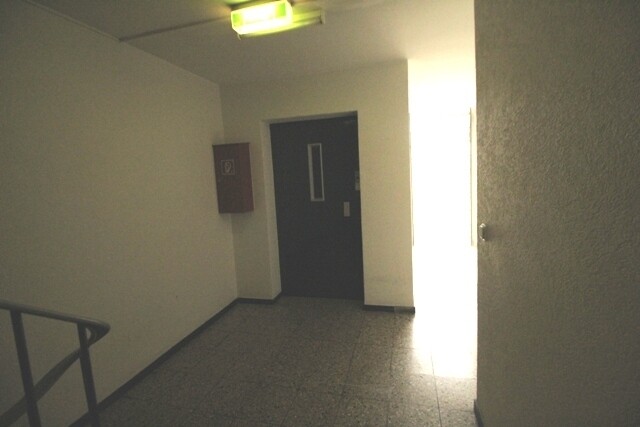 Treppenhaus mit Aufzug