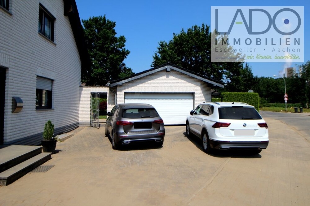 Doppelgarage / Einfahrt