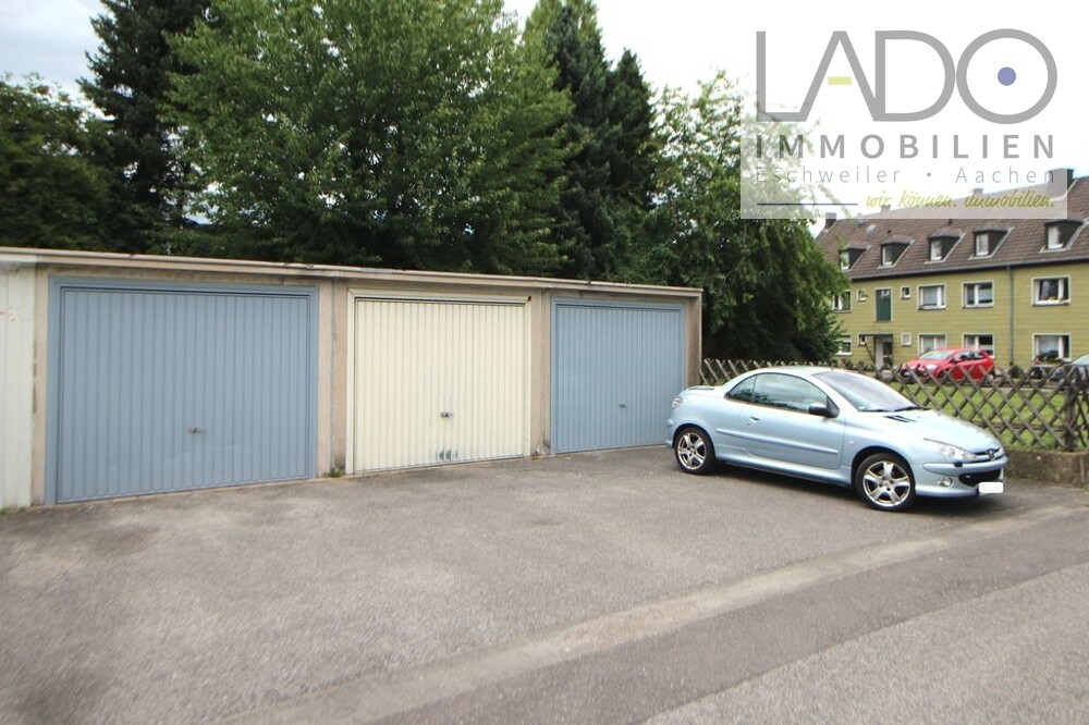 Garage, zweite von rechts