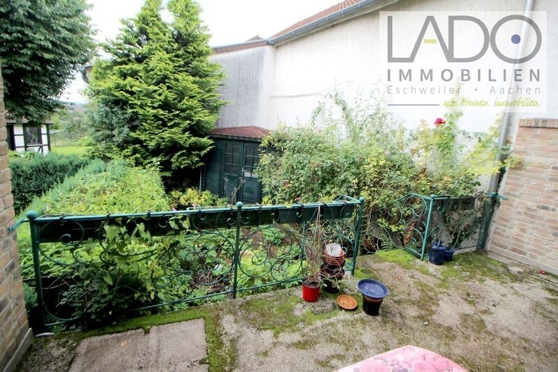 Garten mit Gartenhaus