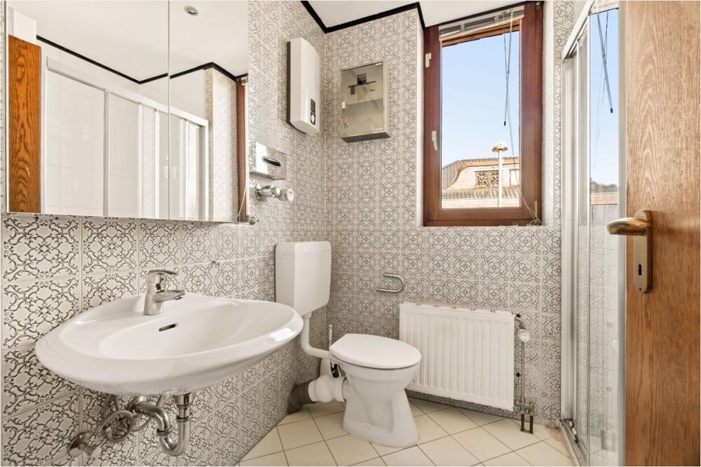 Peter Dondorf Immobilien - Badezimmer (links)
