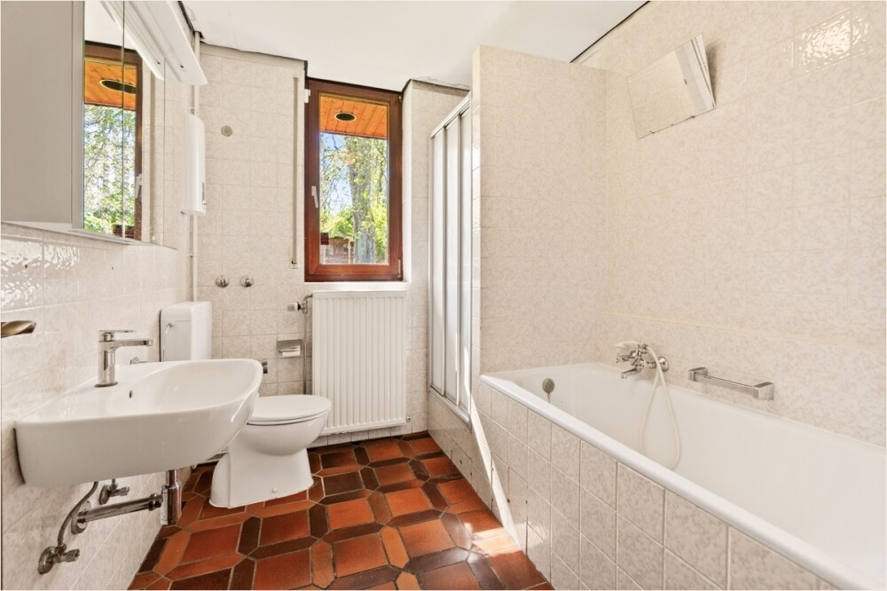 Peter Dondorf Immobilien - Badezimmer (rechts)