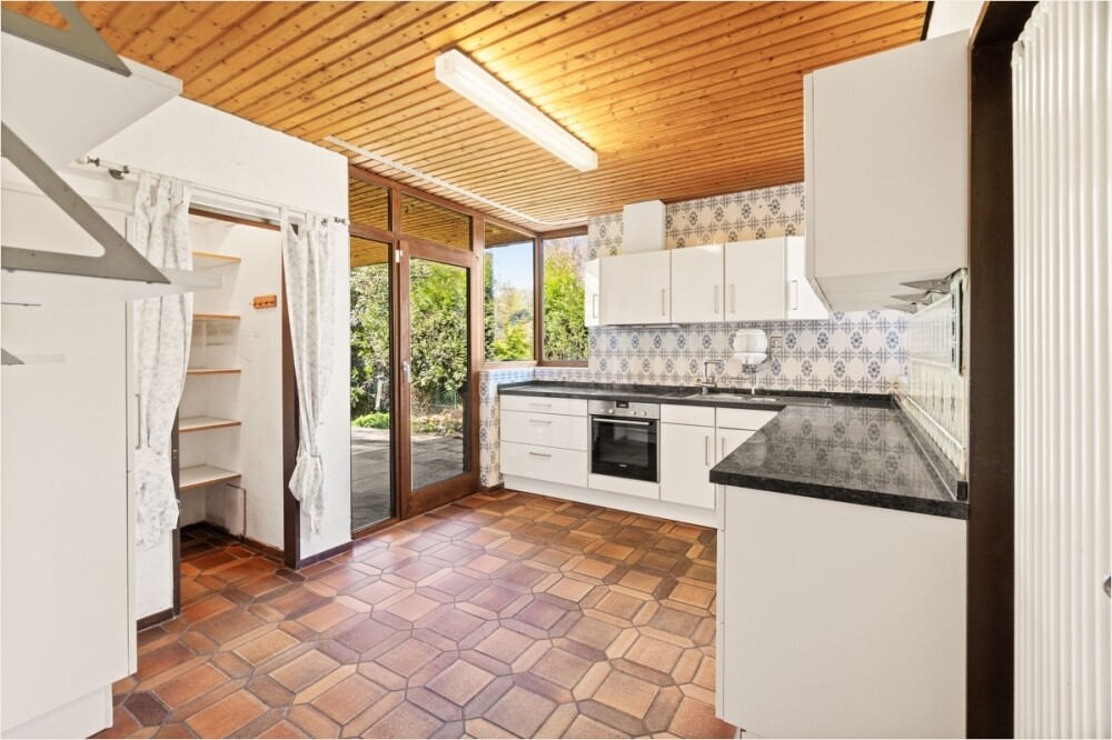 Peter Dondorf Immobilien - Küche (rechts)