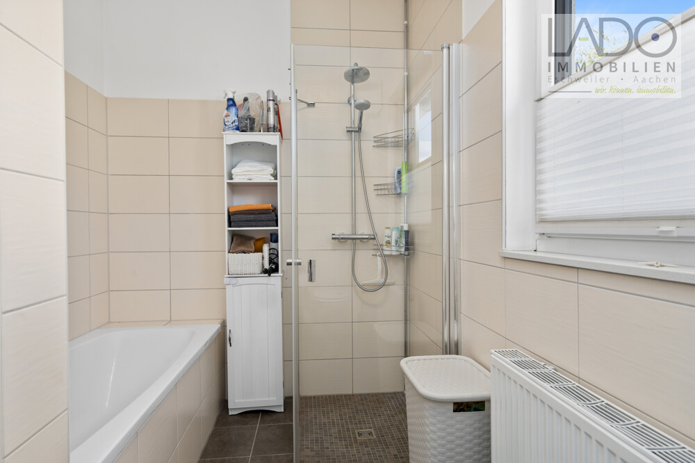 Dusche und Wanne