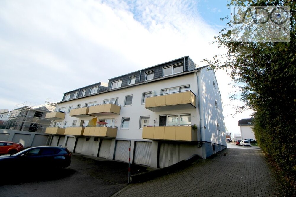 Rückansicht und Garage