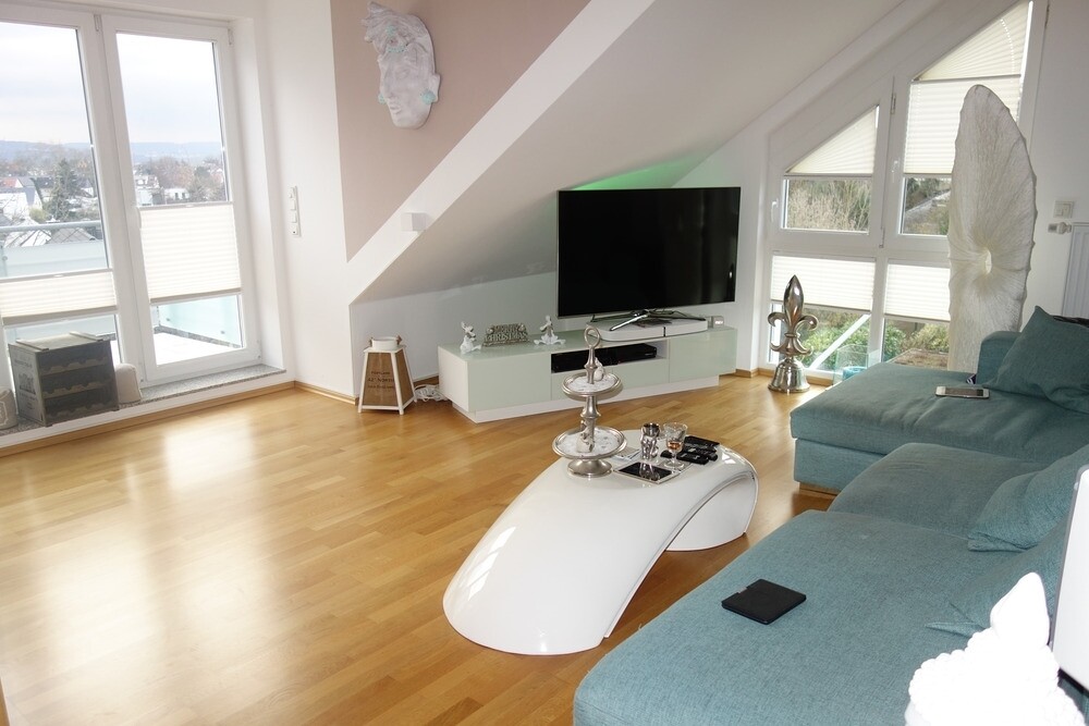 Moderne 3 ZKB-Dachgeschosswohnung mit 2 Balkonen in Top Lage von Eltville am Rhein - Foto 4