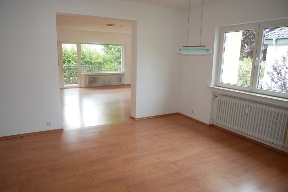 4 Zimmer-Wohnung mit Balkon im 1.OG (2 Familienhaus) in ruhiger Wohnlage von Oberwalluf - Photo 2