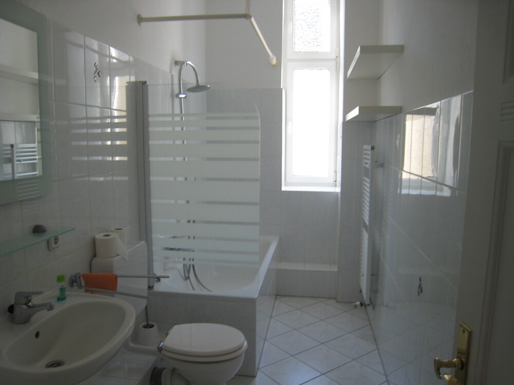 Bad mit Wanne und Tageslicht