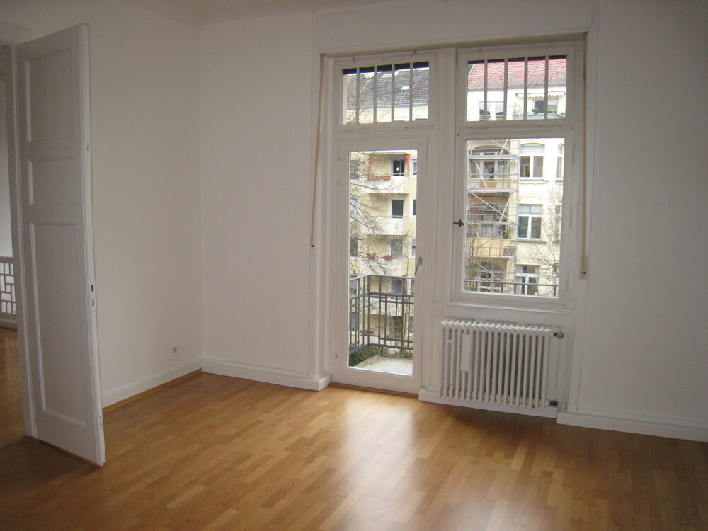 Wohnzimmer mit Balkon