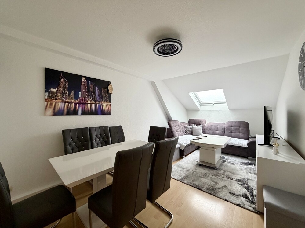 Wohnzimmer mit Essbereich