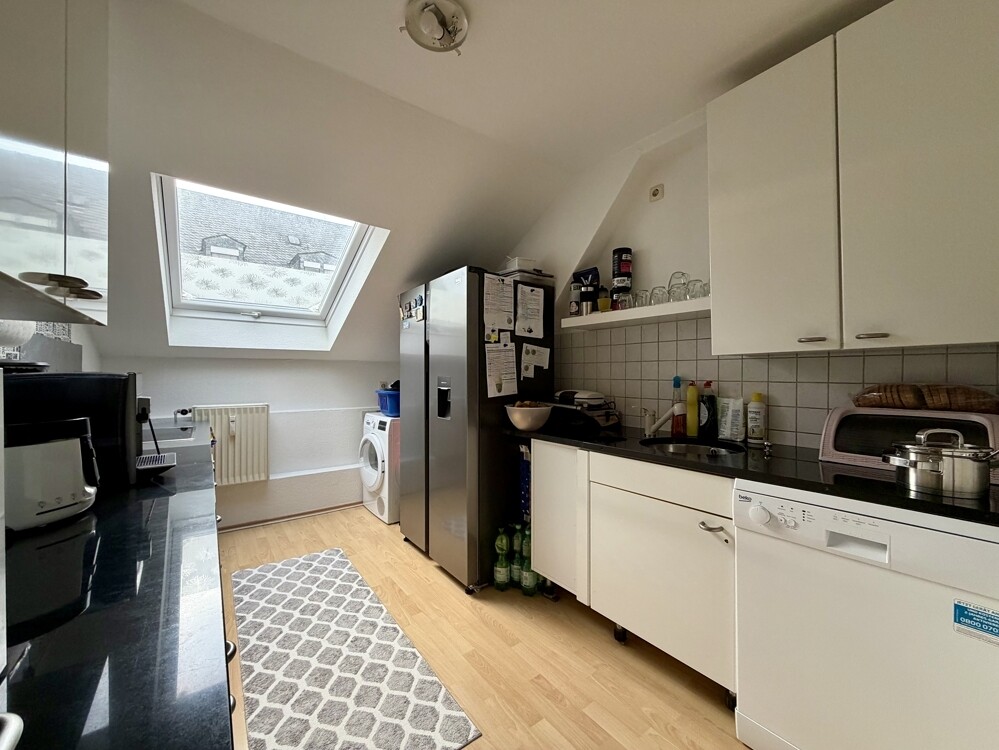 Charmante Dachgeschosswohnung im Altbau mit 2,5 Zimmern in der Wiesbadener Innenstadt - Foto 4