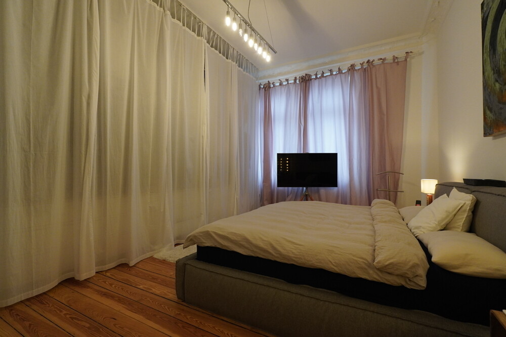 Schlafzimmer 1