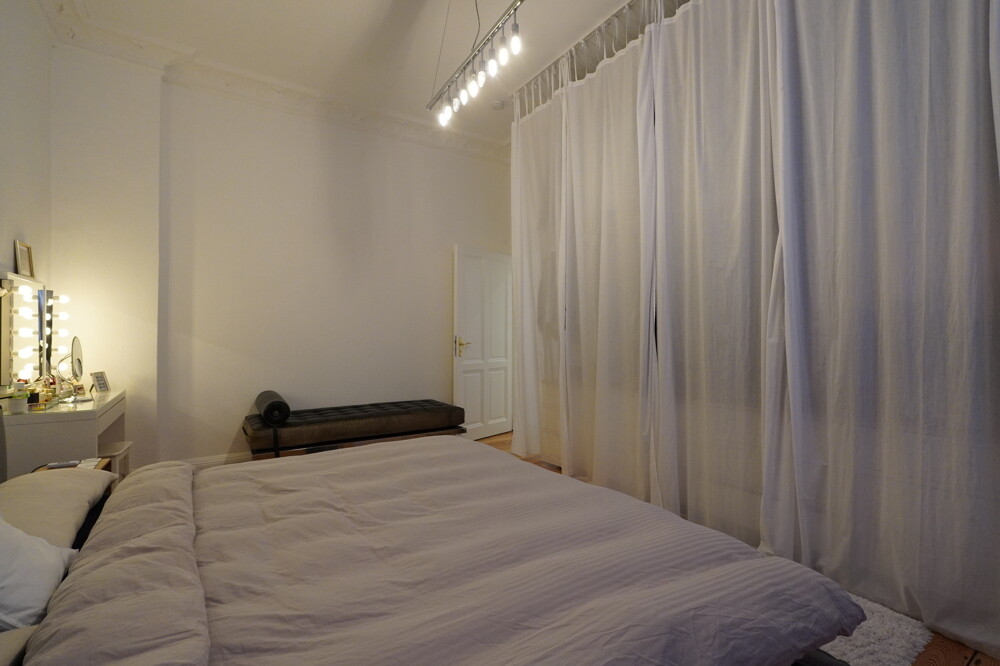 Schlafzimmer 1