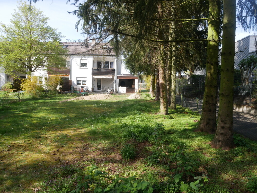 Garten und Hausansicht