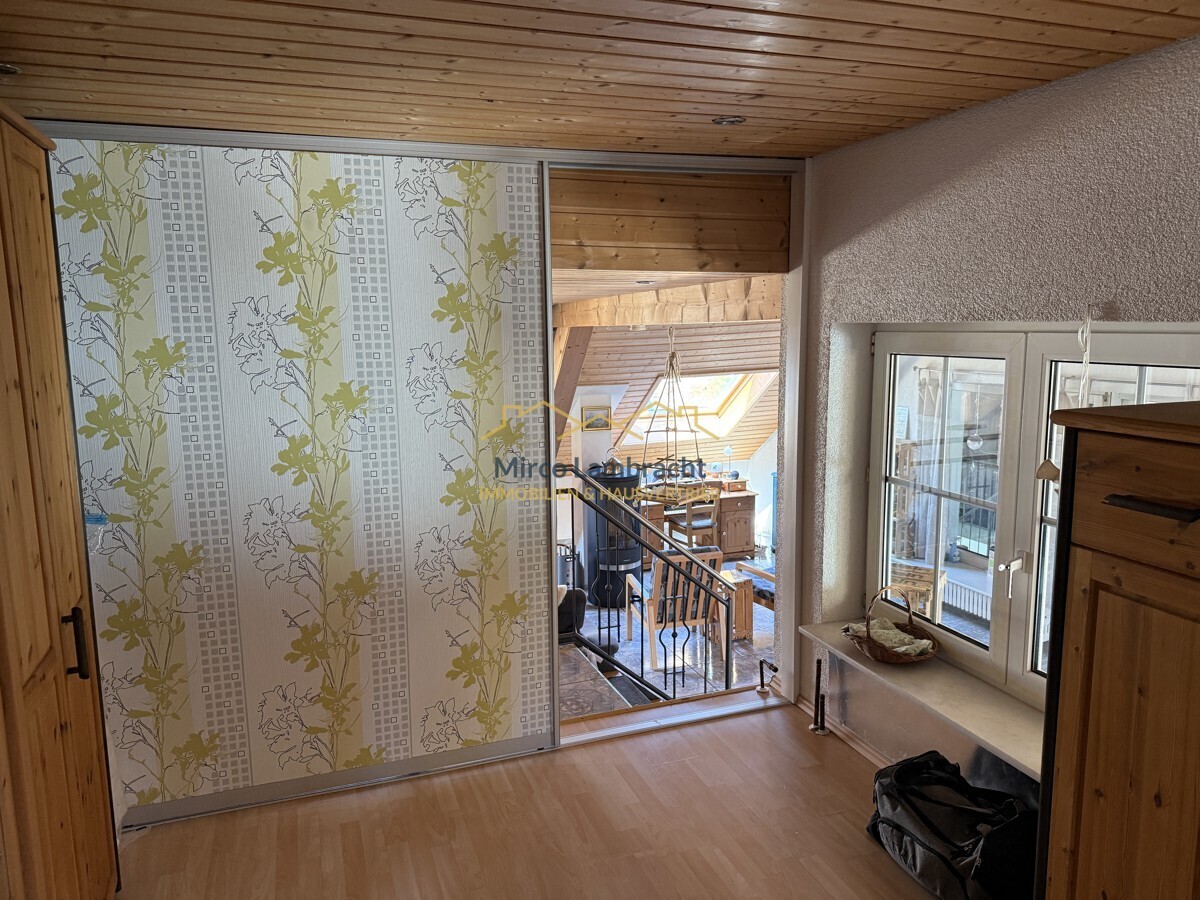 Blick aus dem Schlafzimmer in den Wohnbereich