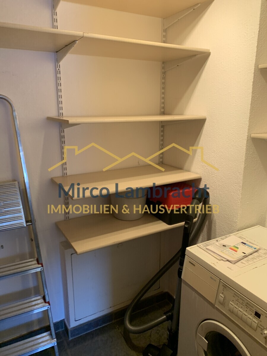 Abstellraum mit Waschmaschine