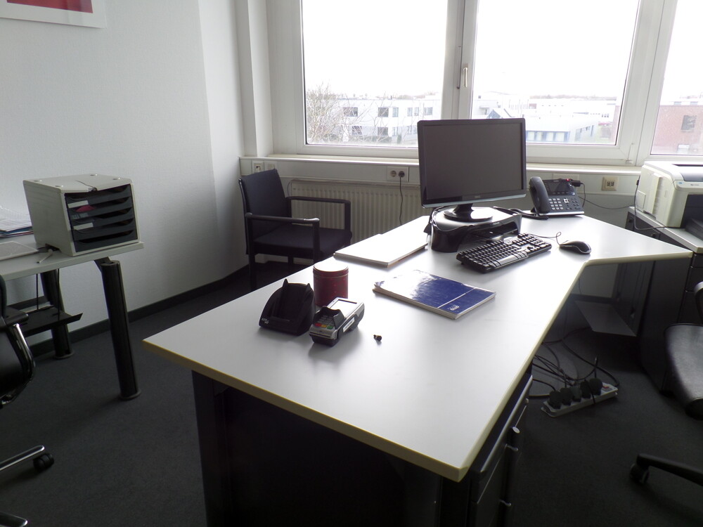 Büro Möbliert
