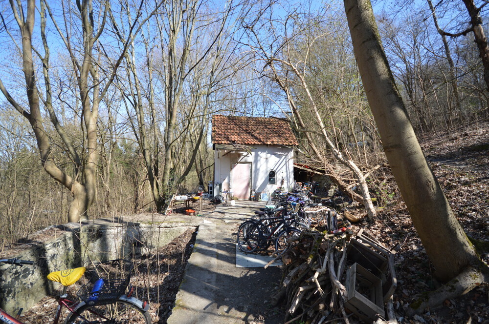 Grundstück mit Schuppen