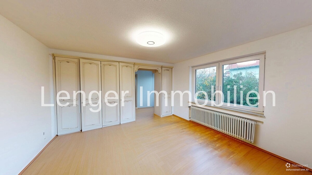 Schlafzimmer mit Einbauschrank