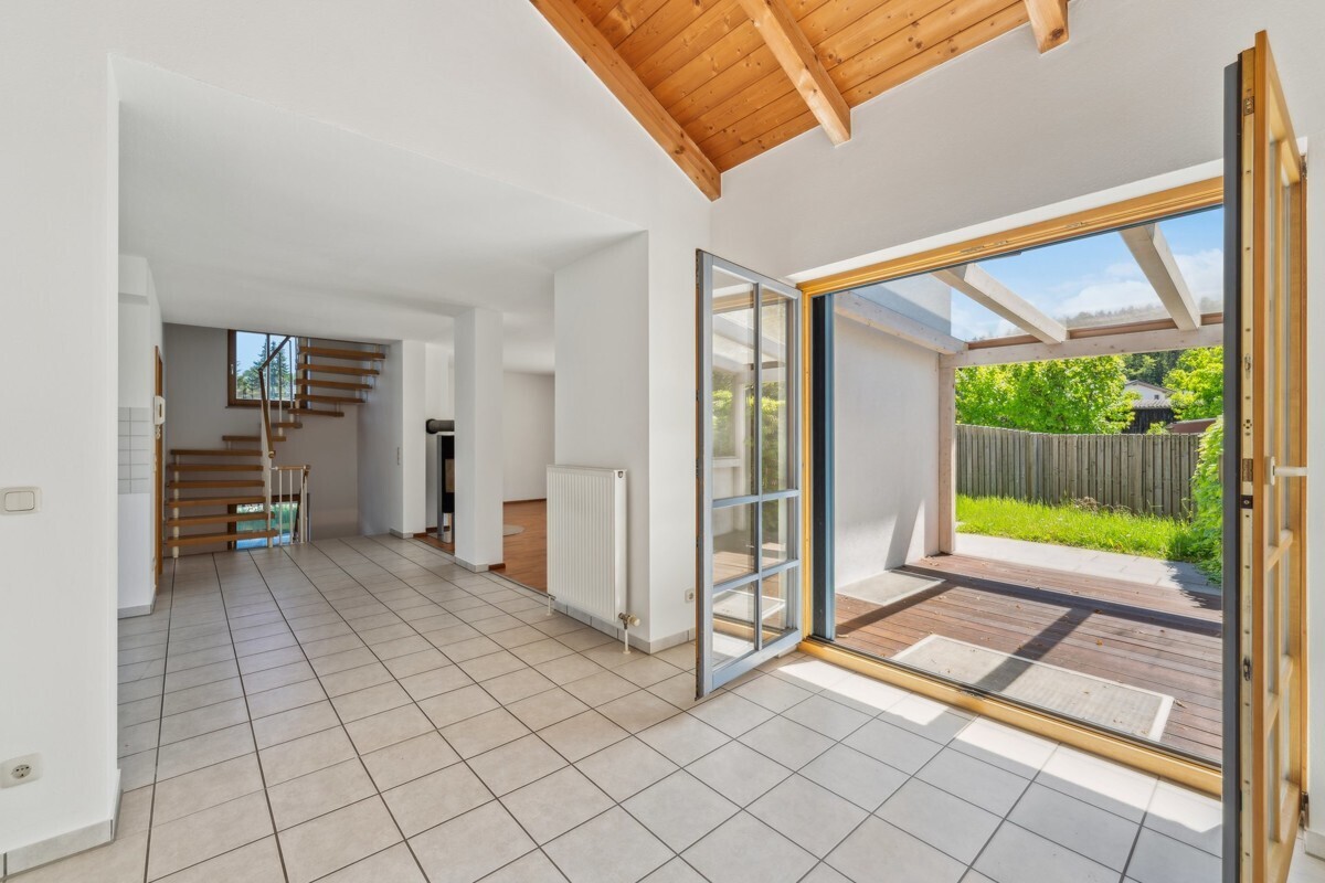 Esszimmer mit Blick mit Terrassenzugang