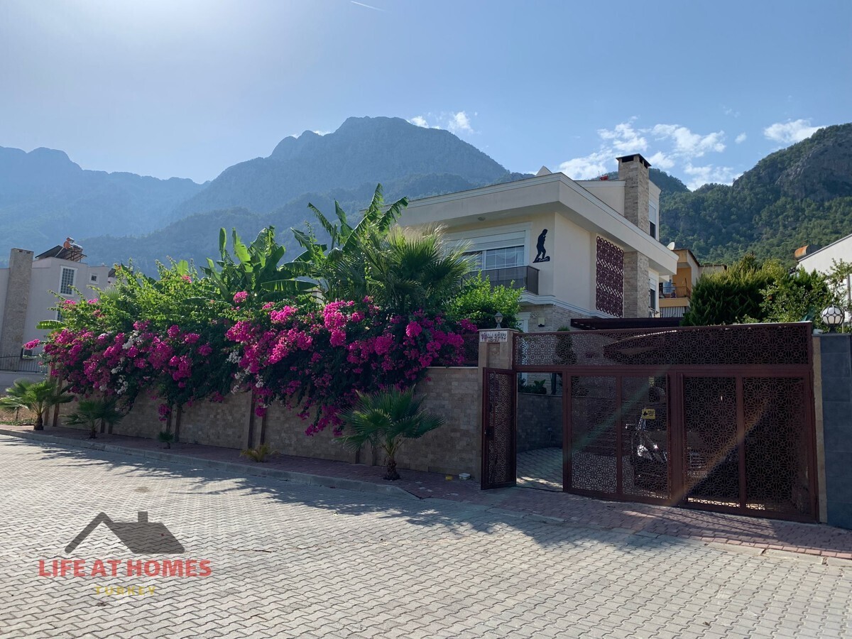 Eingang u KFZ Stellplatz