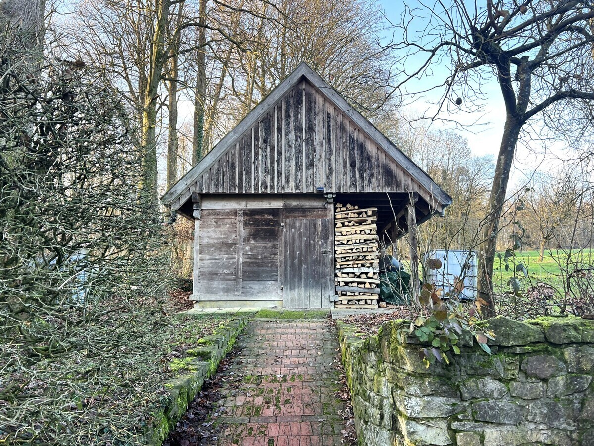 Holzunterstand 