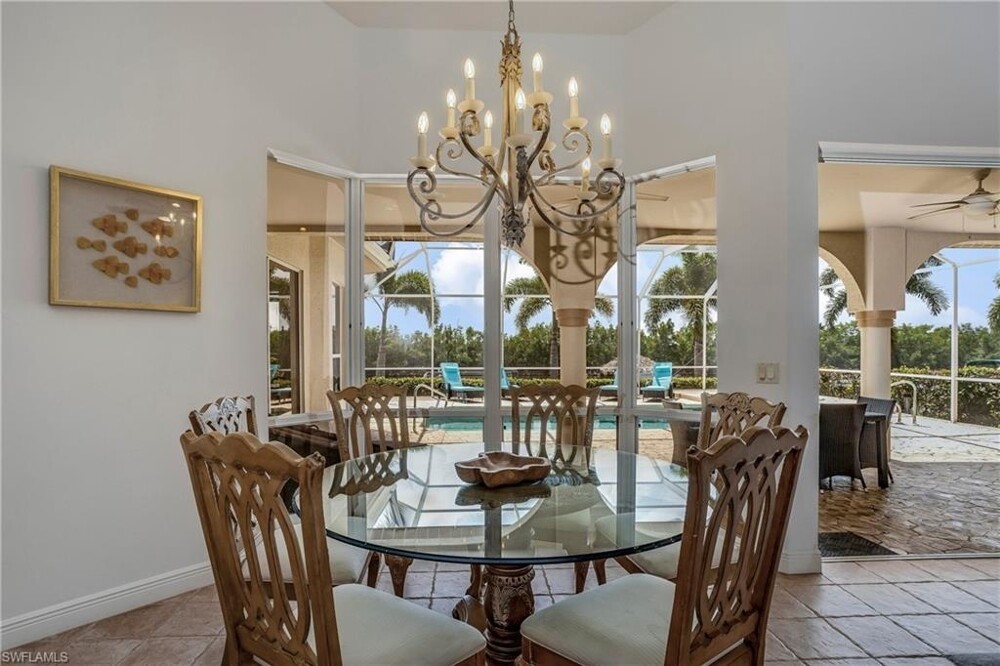 Dining1