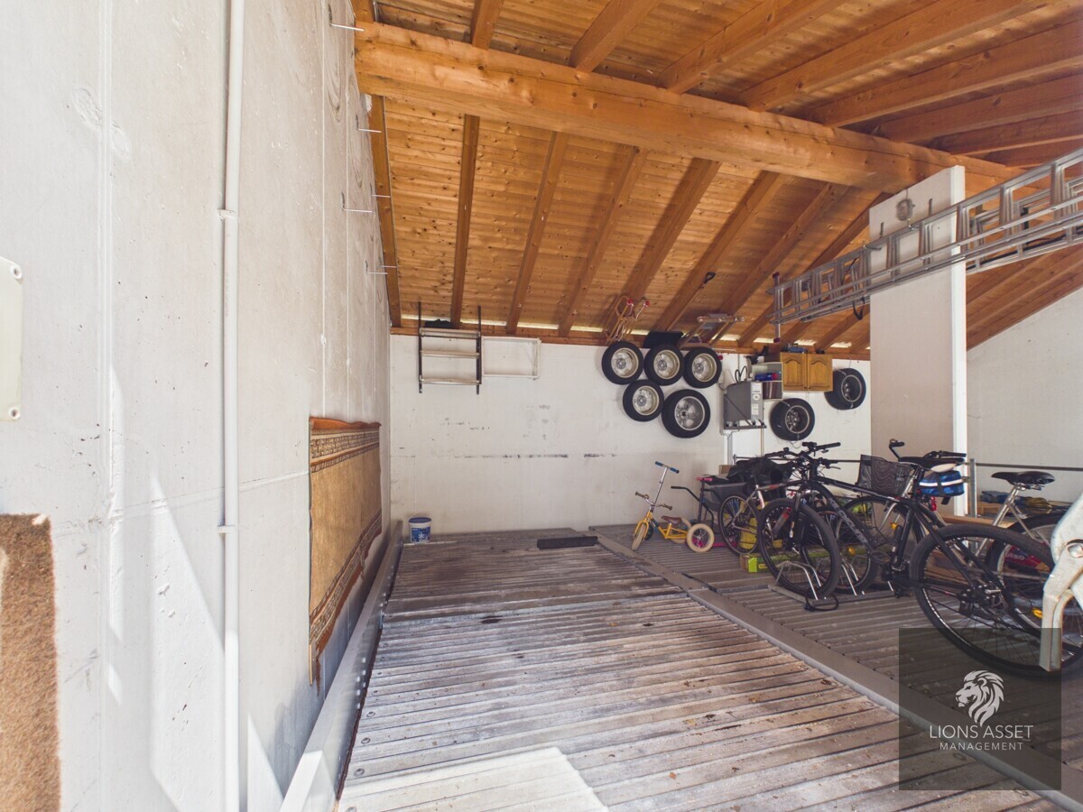 Duplex Garage