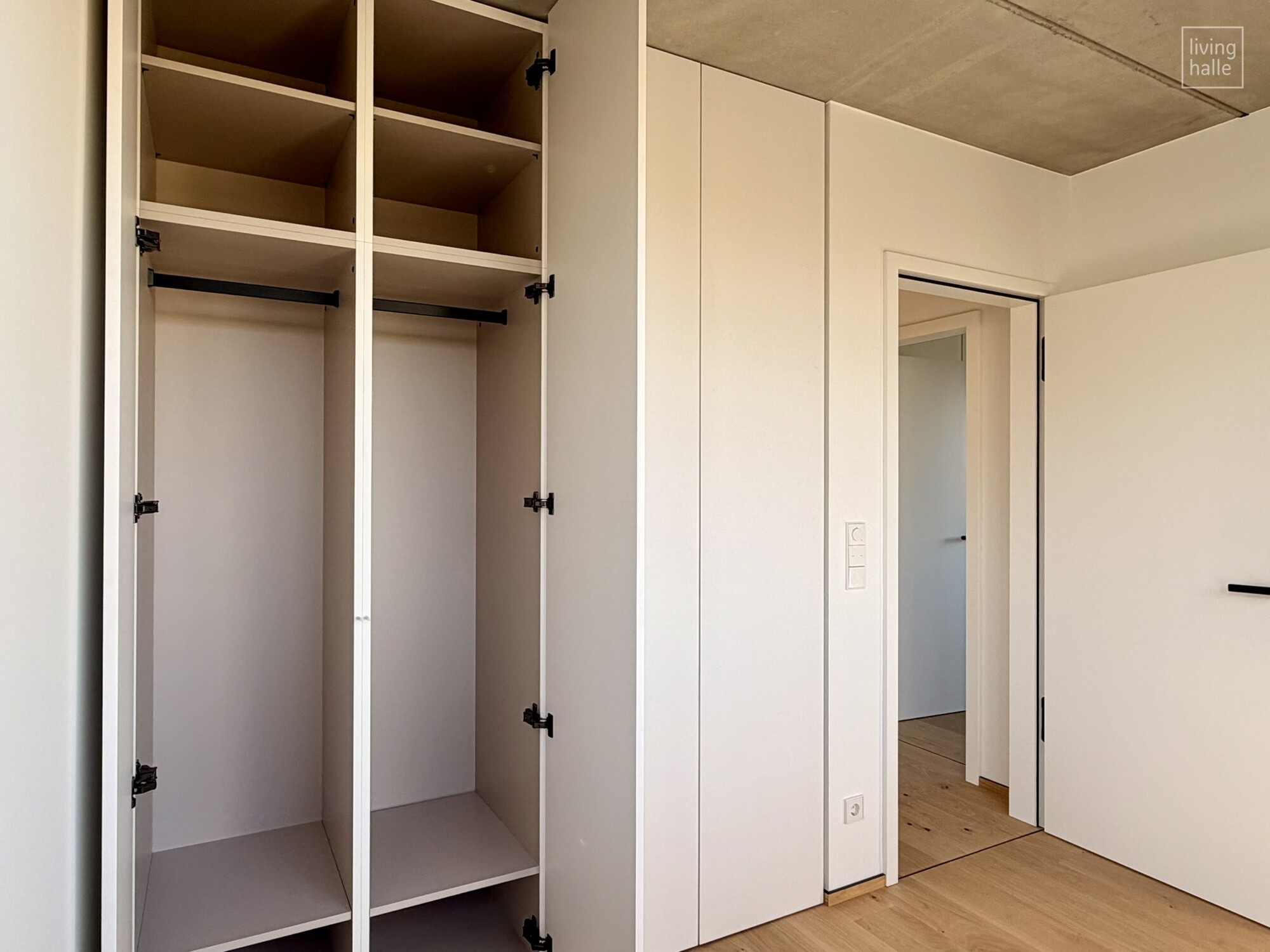 kleiderschrank inklusive