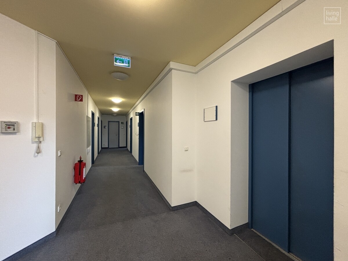 Flur + Fahrstuhl
