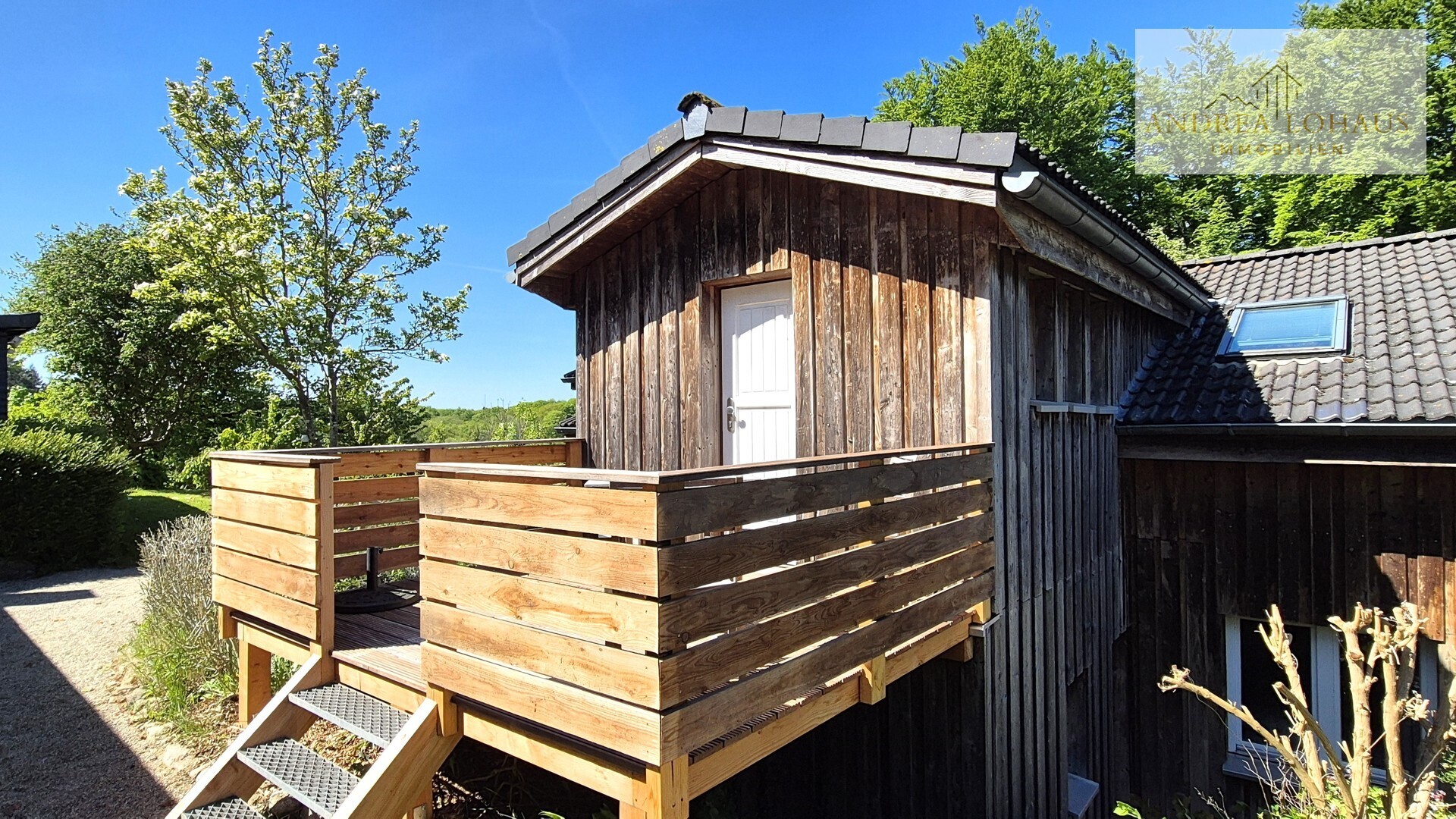 Terrasse und Gartenzugang DG-Wohnung