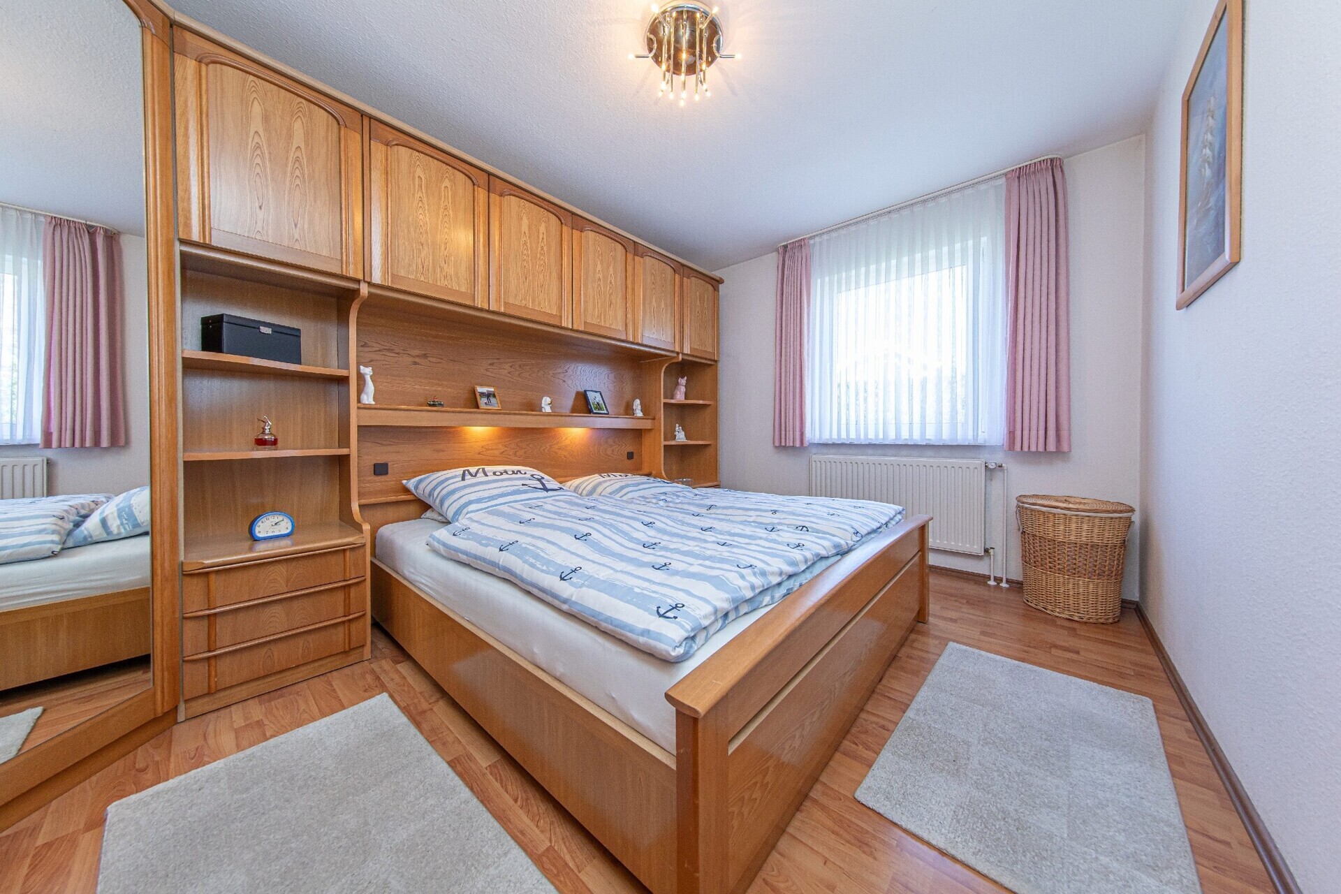 Geräumiges Schlafzimmer im EG