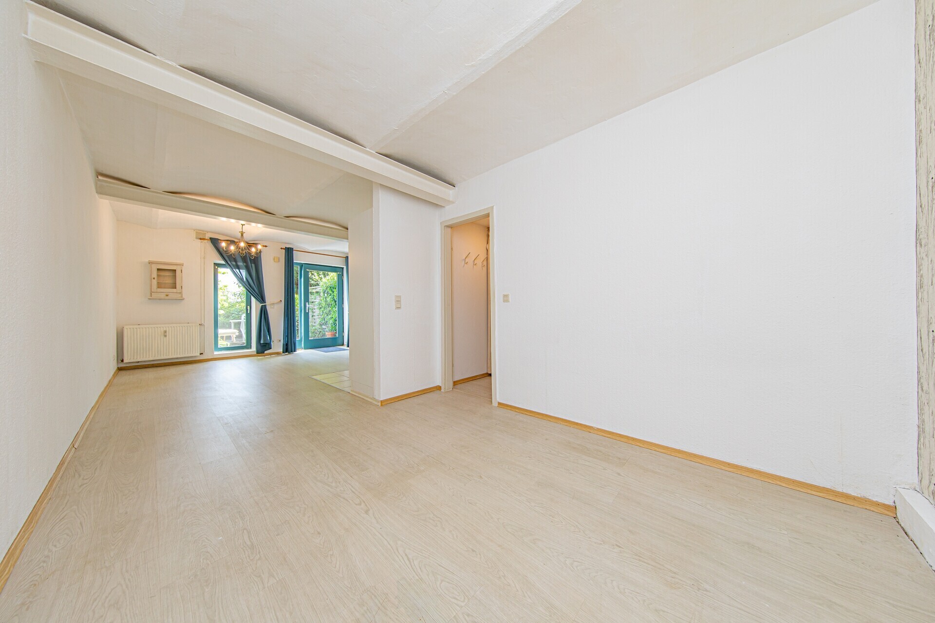 Die erhaltene Kappendecke prägt den Charakter der Wohnung