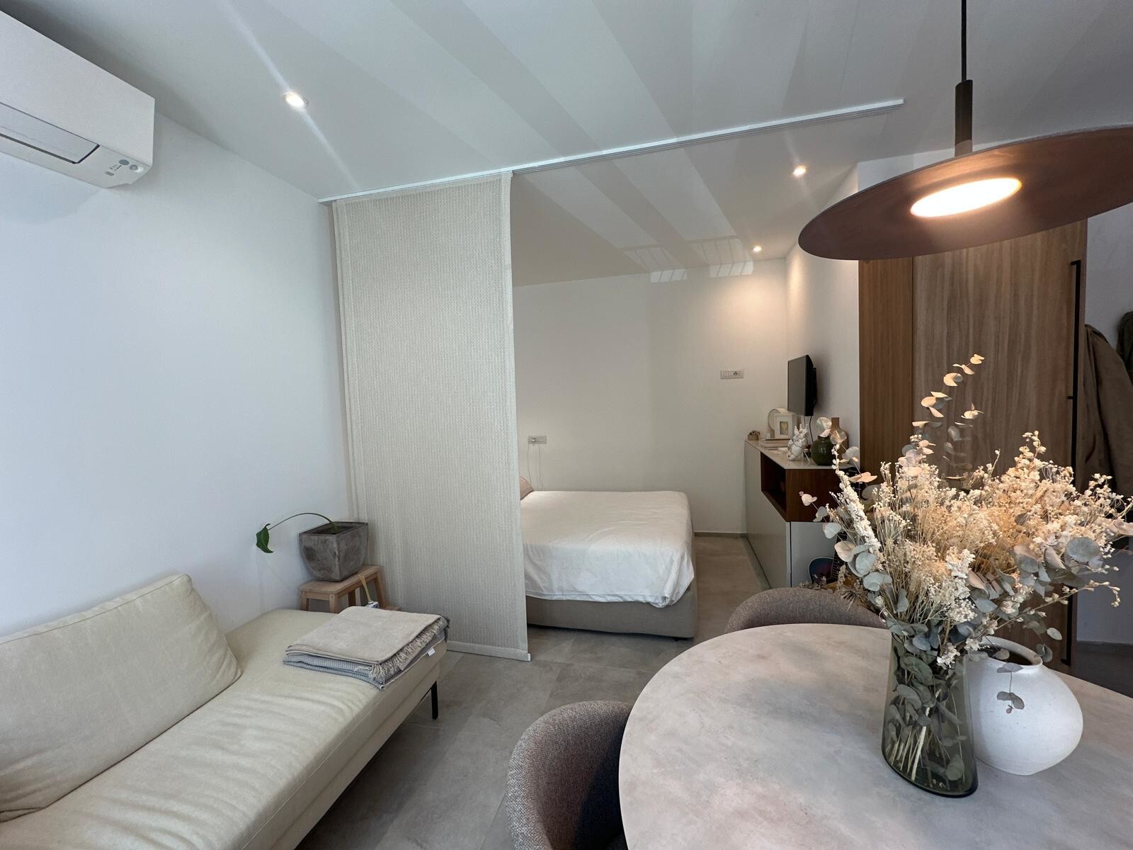 PHOTO-2025-04-01-12-10-27