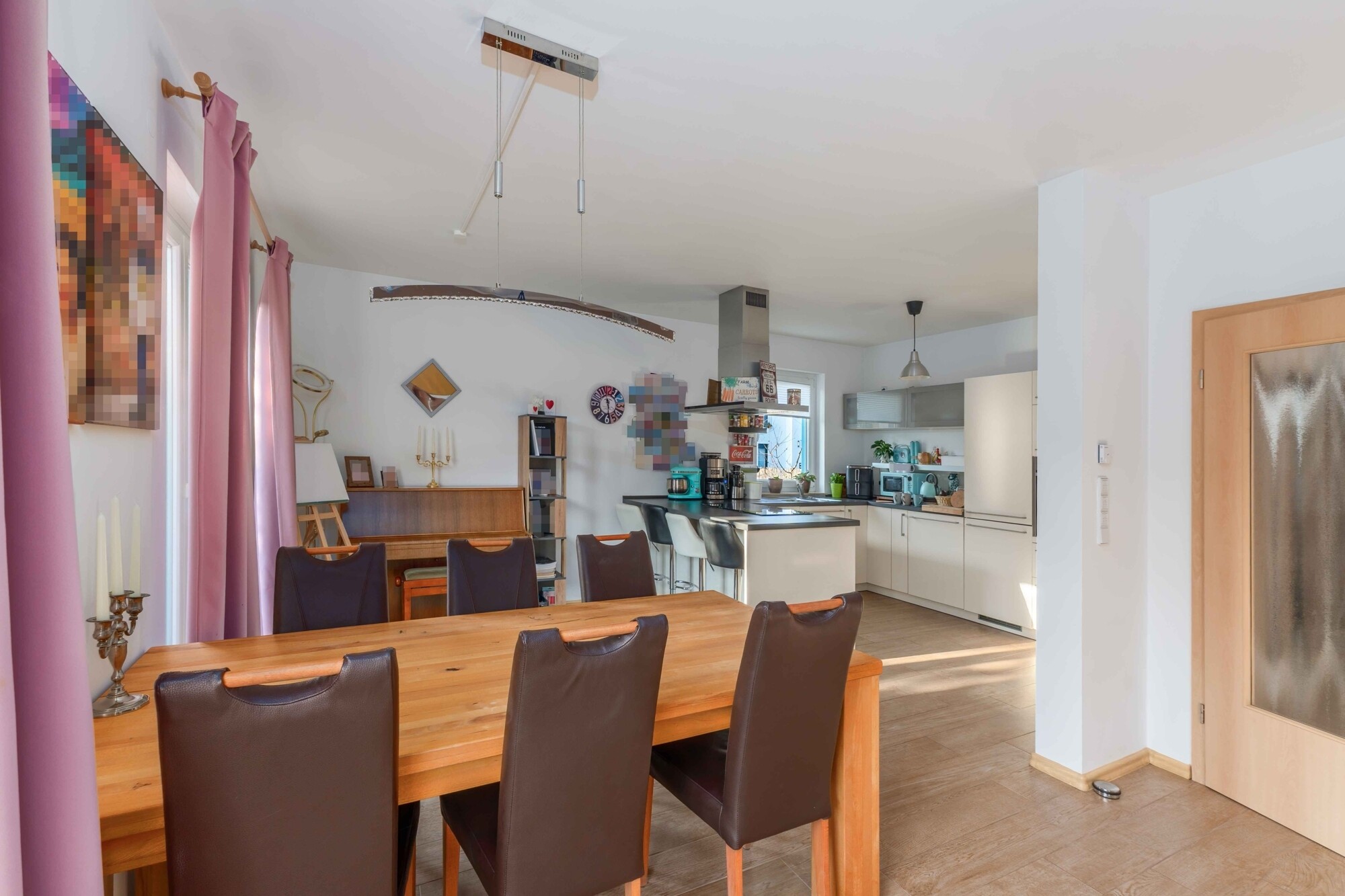 Essbereich mit offener Küche