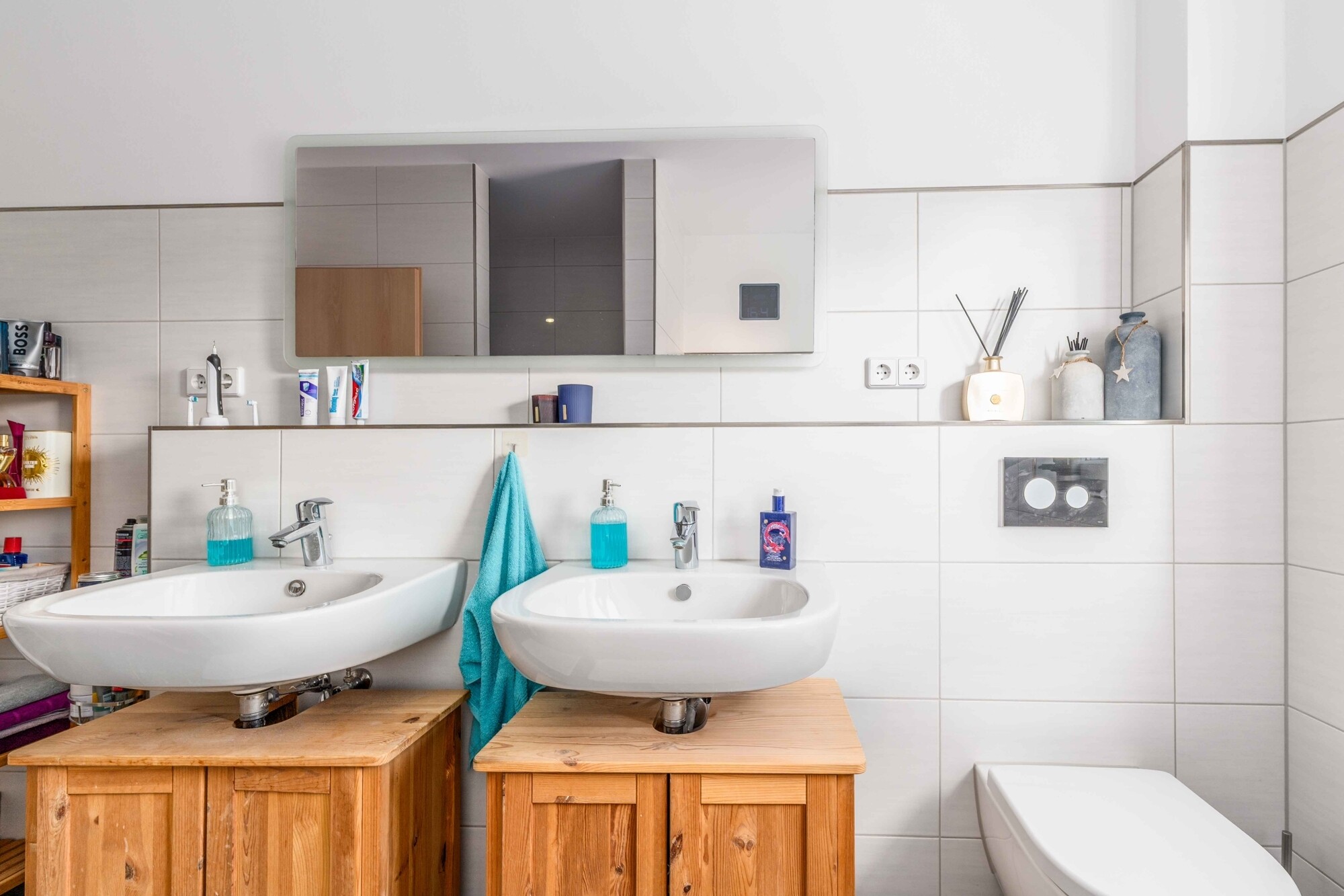 Badezimmer mit zwei Waschbecken