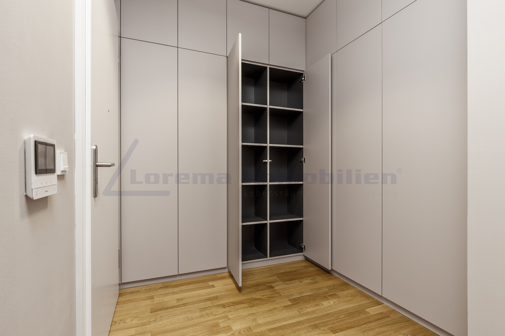 Eingangsbereich mit Wandschrank
