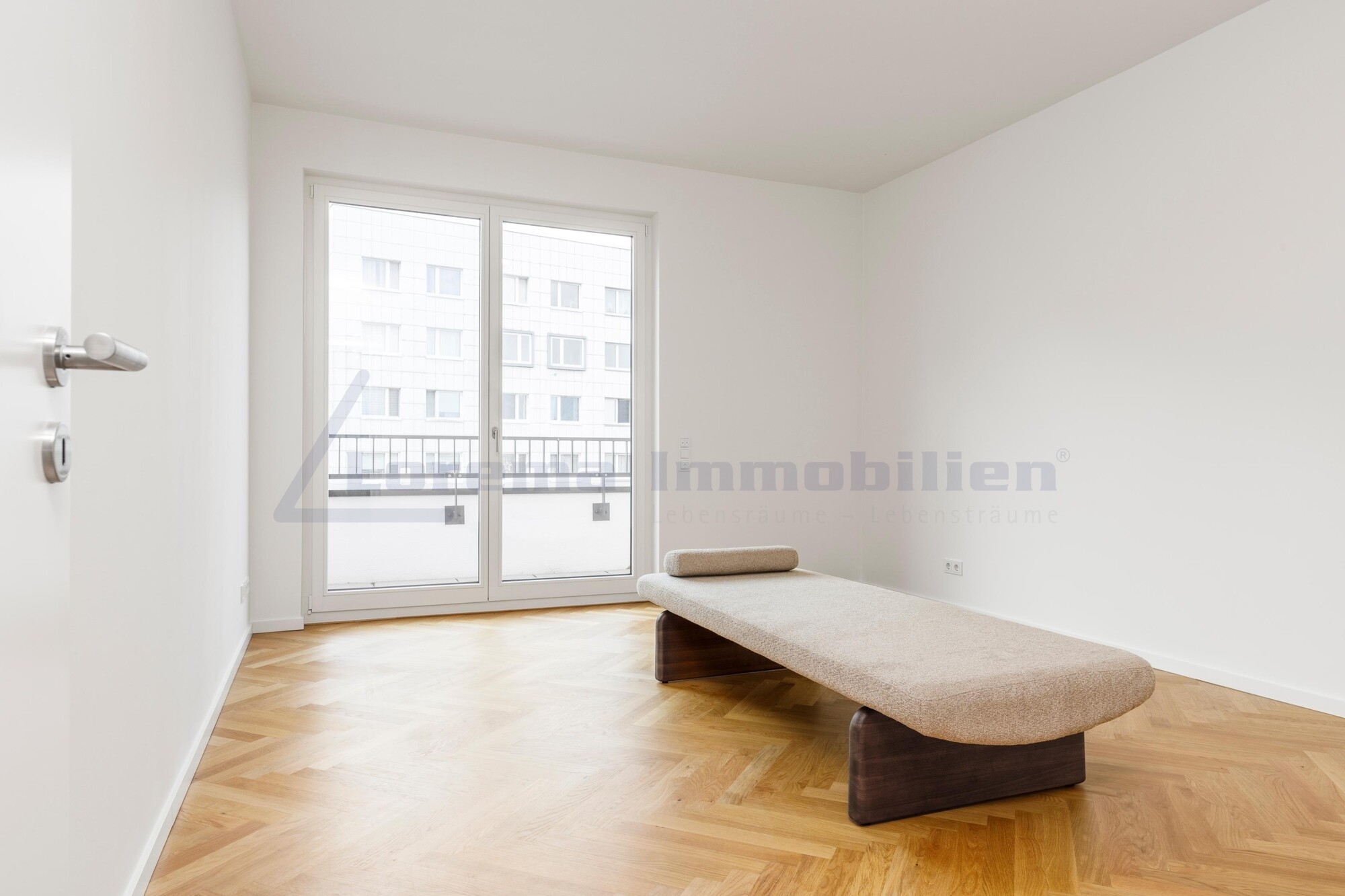 Schlafzimmer 1 mit Zugang Bakon