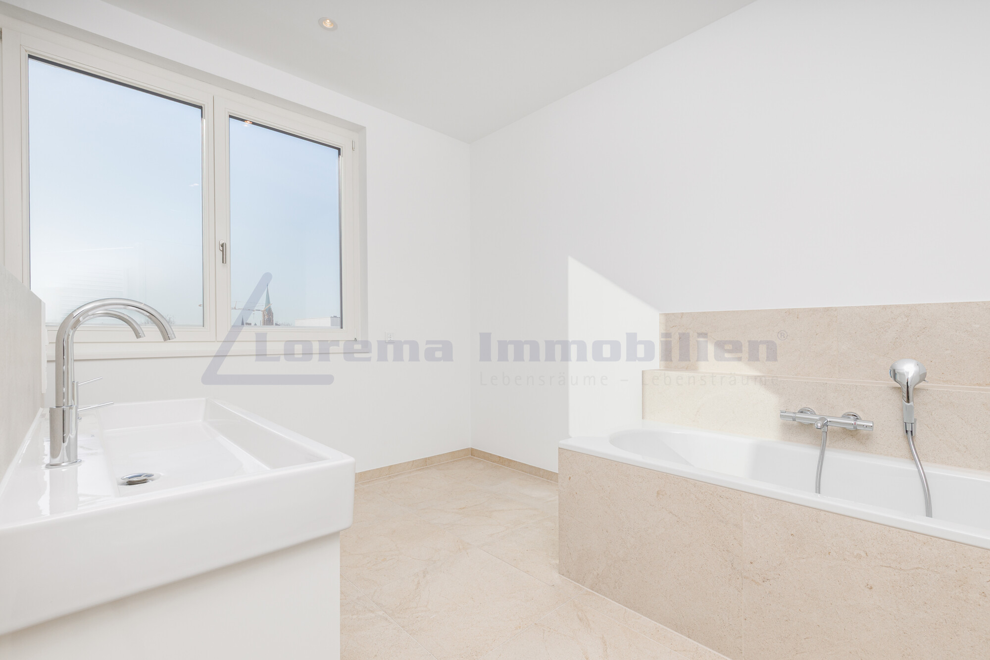 Badezimmer mit Badewanne
