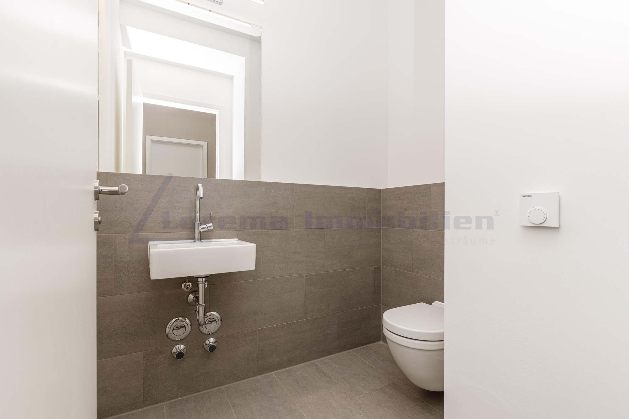 separates WC