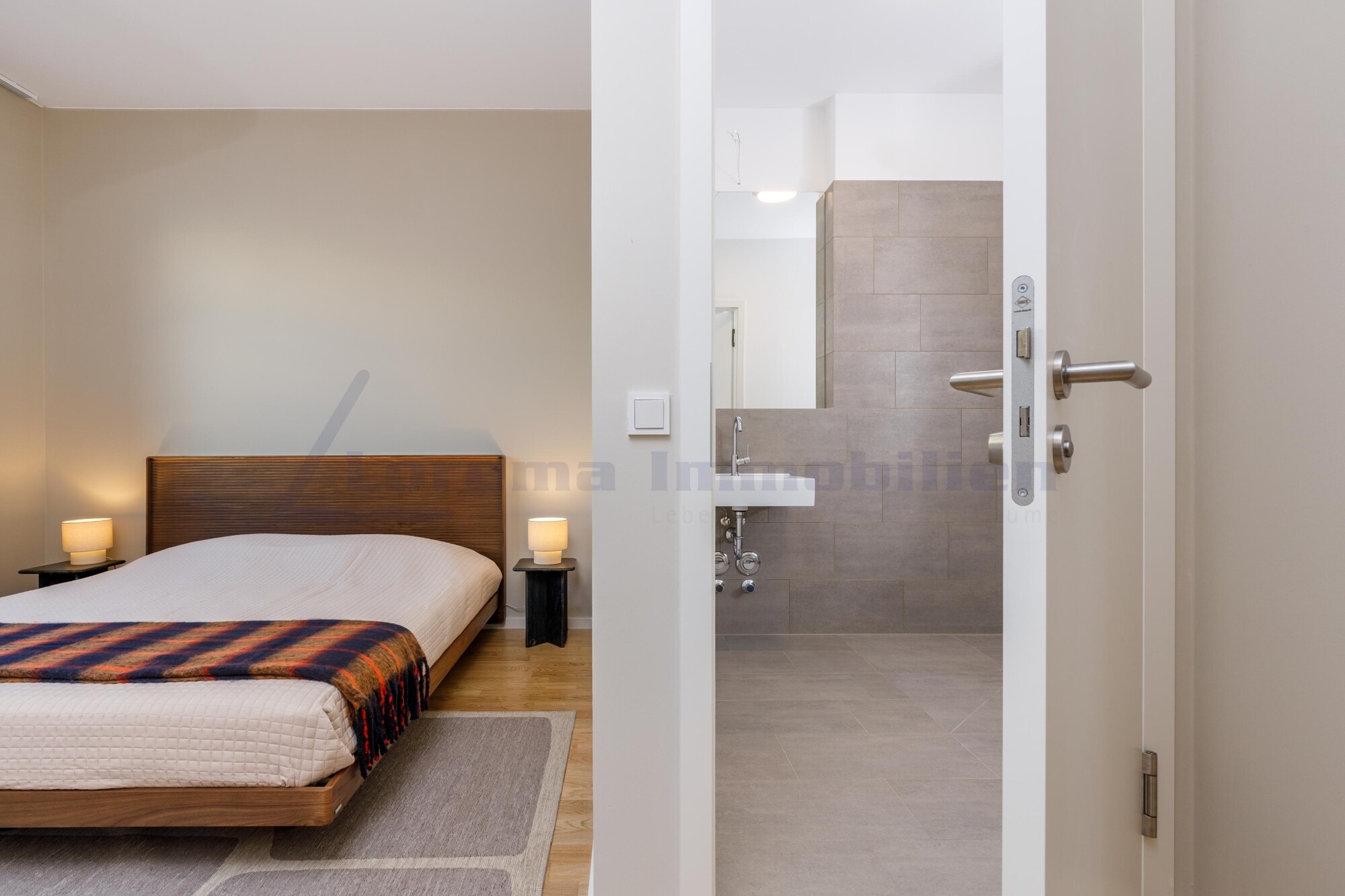Schlafzimmer 2 mit Zugang Badezimmer 2