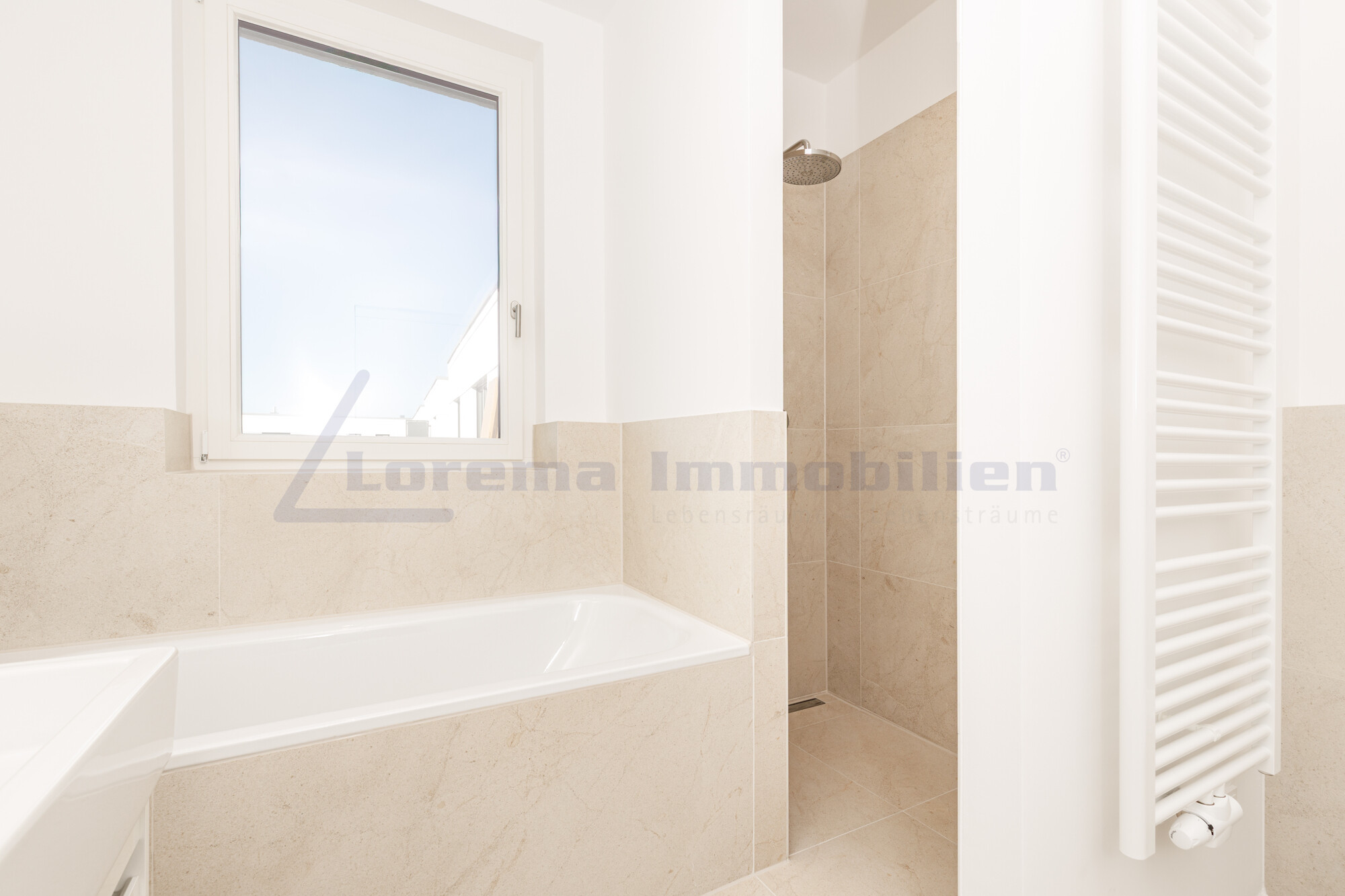 Badezimmer mit Dusche
