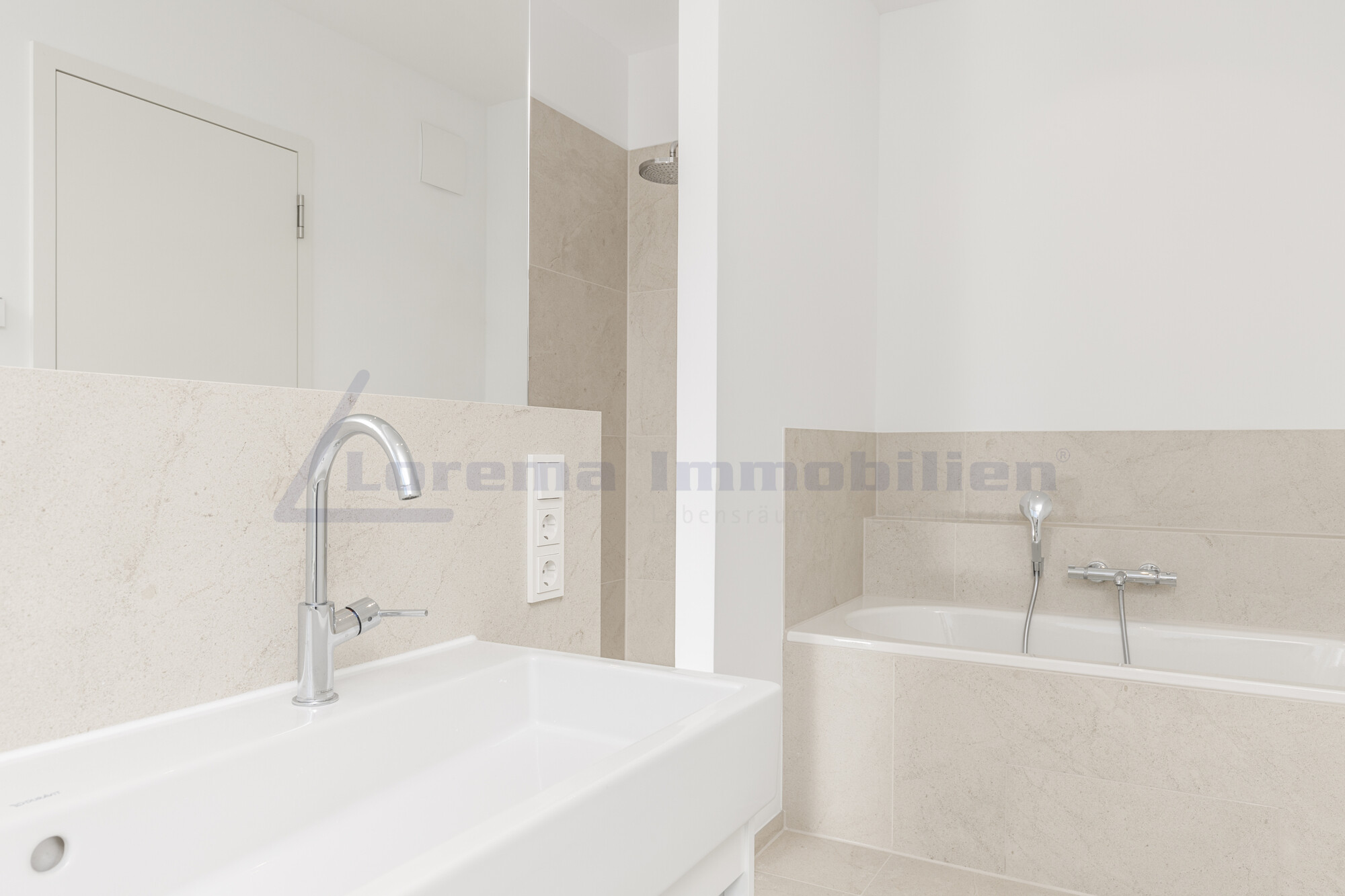 Badezimmer mit Badewanne