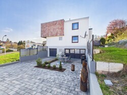 Stilvoll saniertes Einfamilienhaus in Saarbrücken 
