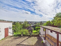 Zweifamilienhaus mit Weitblick in Saarbrücken - Dudweiler