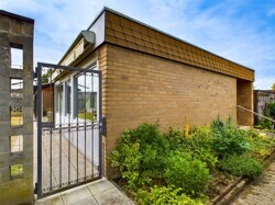 Attraktiver Bungalow in Überherrn Wohnstadt – Exklusive Lage