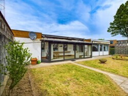Attraktiver Bungalow in Überherrn Wohnstadt – Exklusive Lage - EG Garten