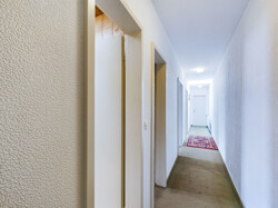 Attraktiver Bungalow in Überherrn Wohnstadt – Exklusive Lage - EG Flur