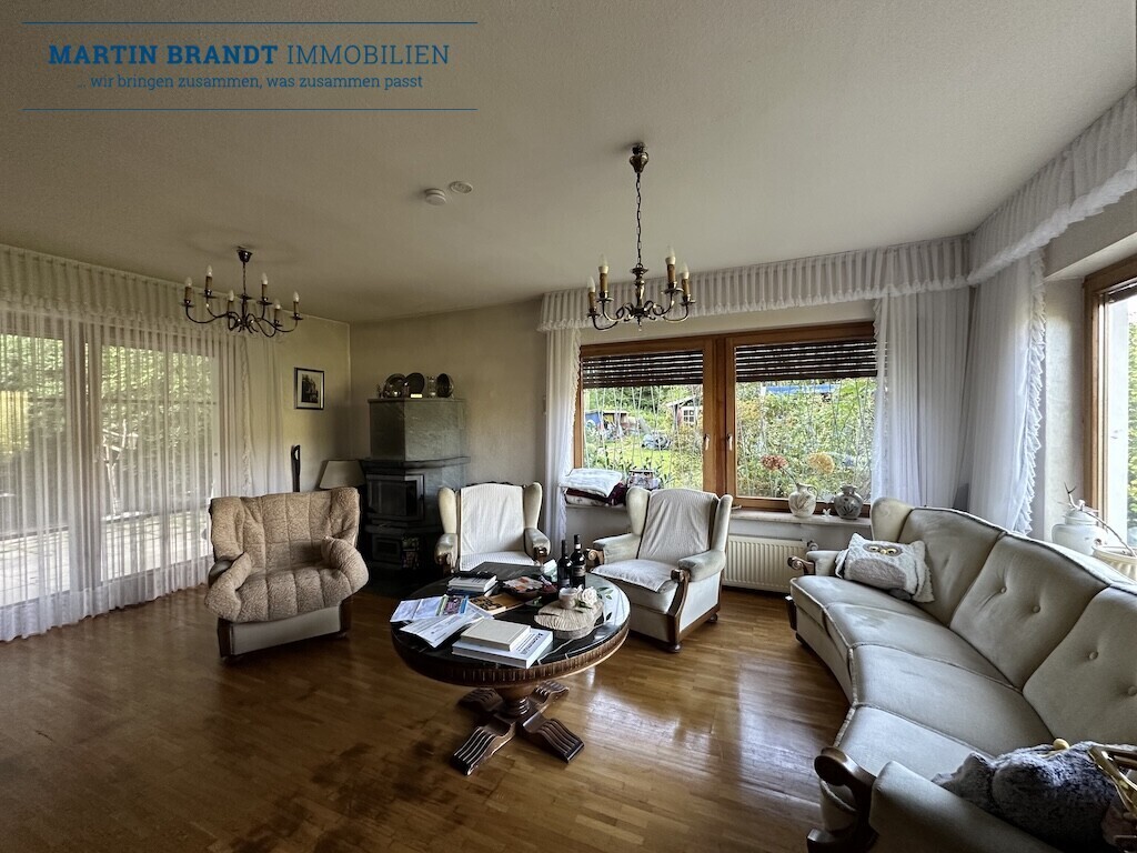 Wohnzimmer mit Ausgang zur Terrasse